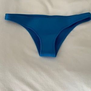 Triangl Blue bottom (med)
